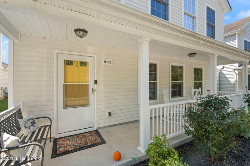 10227 Riverstone Cir, Louisville, KY 40229