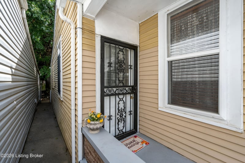 1023 E Burnett Ave, Louisville, KY 40217