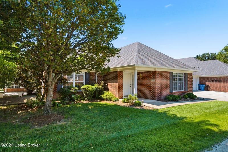 10231 Pine Glen Cir, Louisville, KY 40291