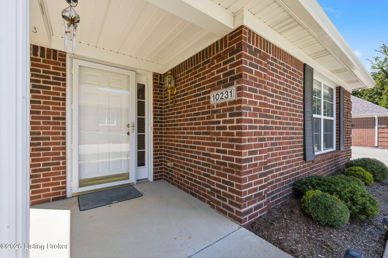 10231 Pine Glen Cir, Louisville, KY 40291