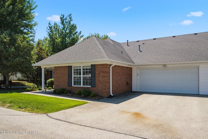 10231 Pine Glen Cir, Louisville, KY 40291