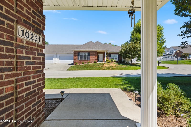 10231 Pine Glen Cir, Louisville, KY 40291