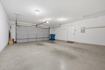 10231 Pine Glen Cir, Louisville, KY 40291