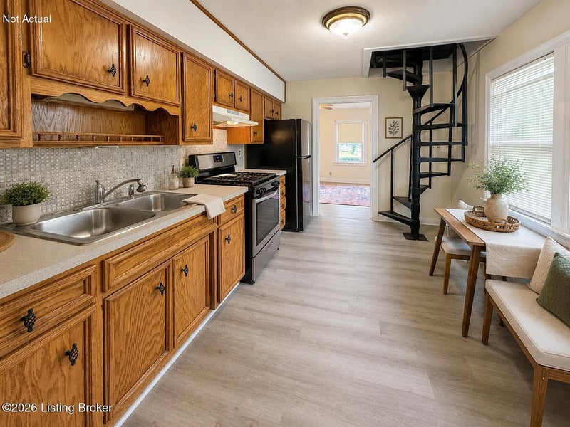 1028 Berry Blvd, Louisville, KY 40215