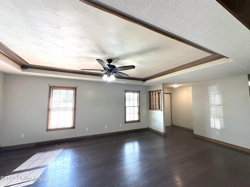 1028 Farmaway Dr, Bardstown, KY 40004