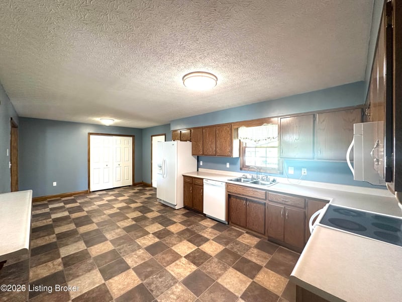 1028 Farmaway Dr, Bardstown, KY 40004