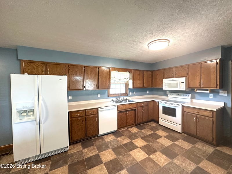 1028 Farmaway Dr, Bardstown, KY 40004