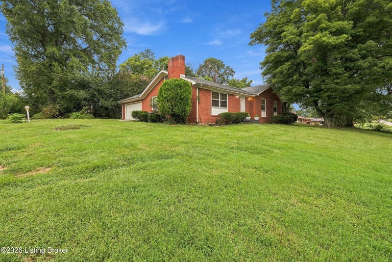 10300 S Dodge Ln, Louisville, KY 40272