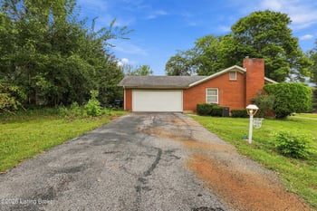 10300 S Dodge Ln, Louisville, KY 40272