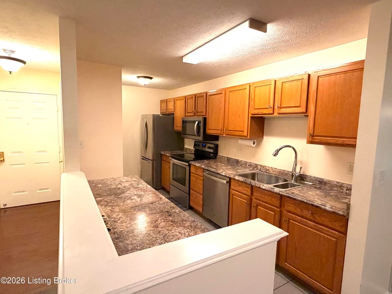 10300 Southern Meadows Dr #102, Louisville, KY 40241