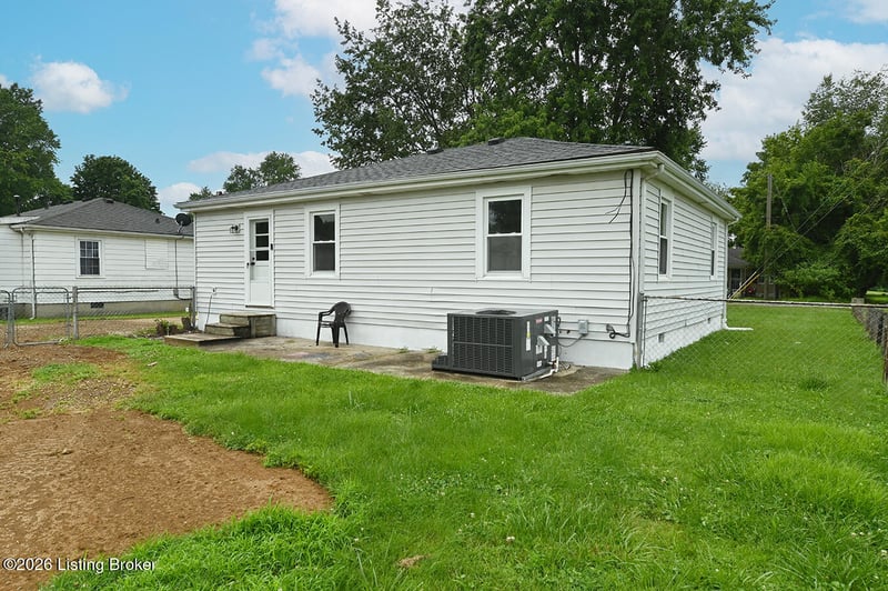 10301 Meadowview Dr, Louisville, KY 40272