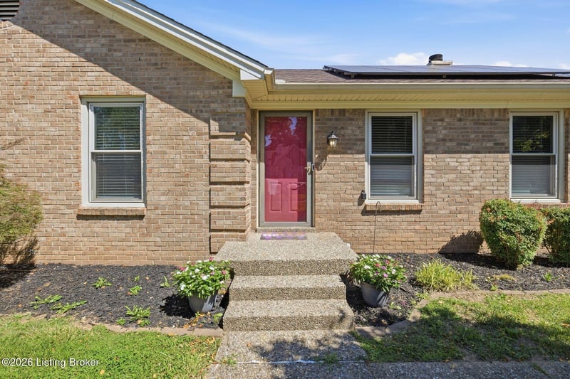 10305 Vantage Rd, Louisville, KY 40299