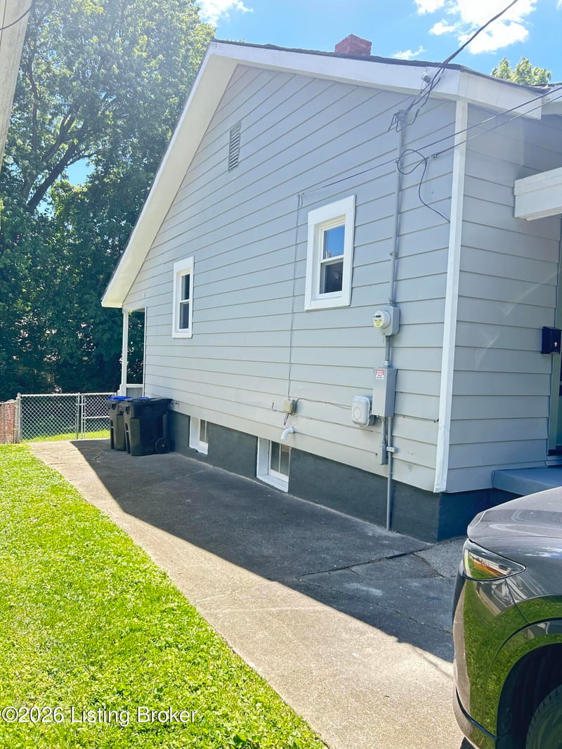1034 Dixon Ave, Louisville, KY 40217