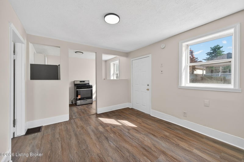 1038 Sylvia St, Louisville, KY 40217
