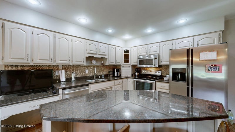 1039 Cobblestone Cir, Shepherdsville, KY 40165