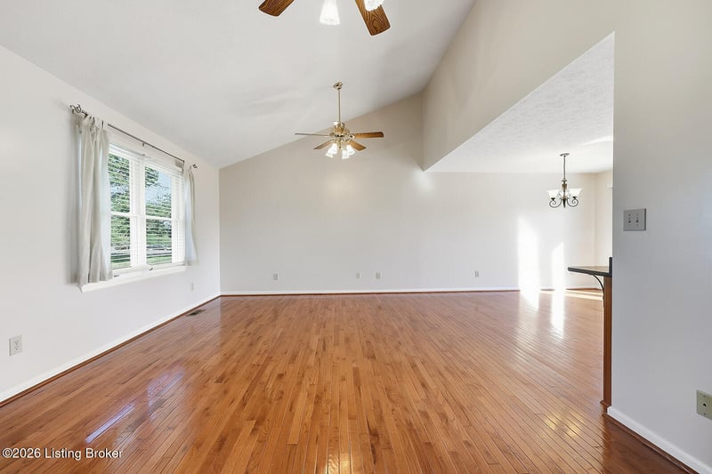 1039 Indian Trl, Lawrenceburg, KY 40342