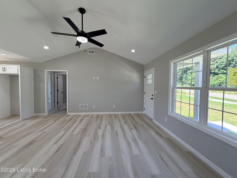104 American Dr, Radcliff, KY 40160