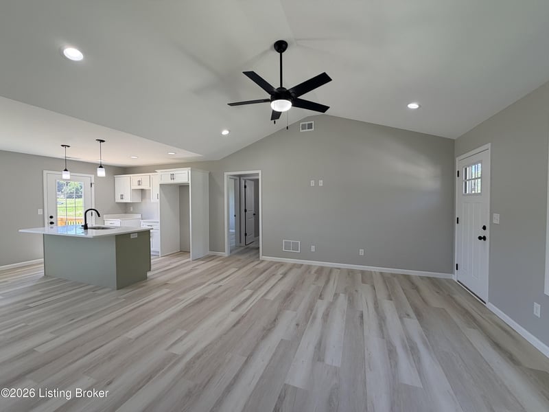104 American Dr, Radcliff, KY 40160