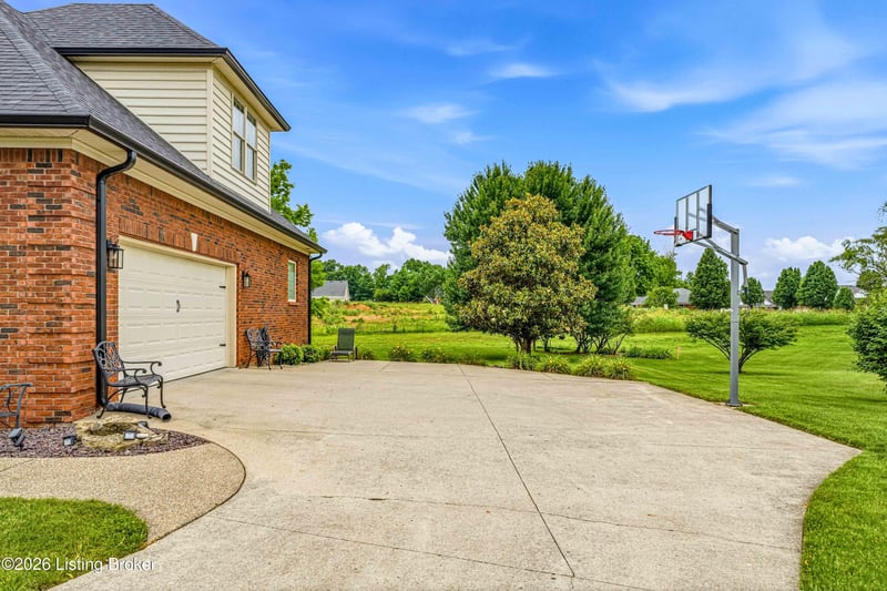 104 Landmark Dr, Bardstown, KY 40004