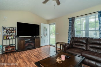 104 Ruby Ct, Radcliff, KY 40160
