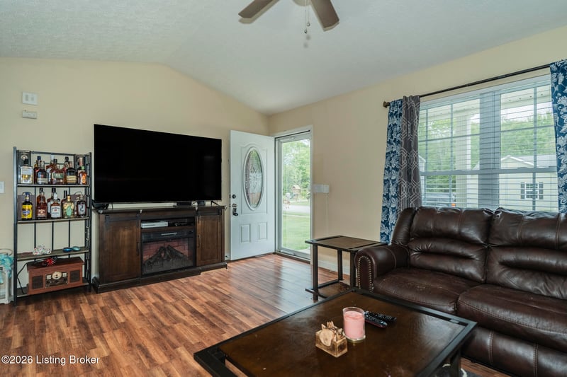 104 Ruby Ct, Radcliff, KY 40160