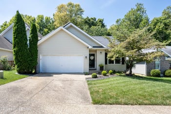 10400 Pinoak View Dr, Louisville, KY 40299