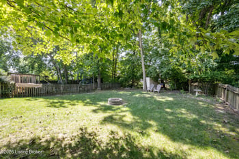 10400 Pinoak View Dr, Louisville, KY 40299