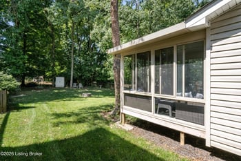10400 Pinoak View Dr, Louisville, KY 40299