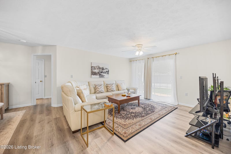 10401 Trotters Pointe Dr #103, Louisville, KY 40241