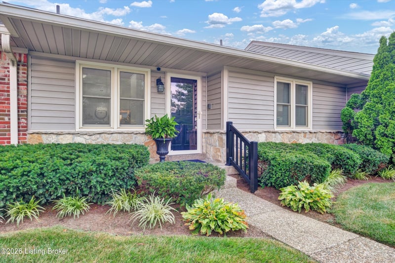 10402 Lakeshore Bluff, Louisville, KY 40223