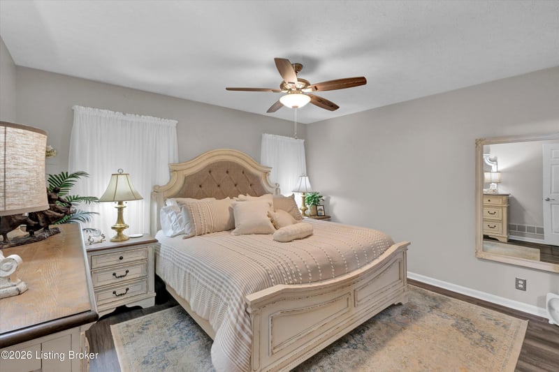 10402 Lakeshore Bluff, Louisville, KY 40223