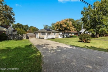 10408 La Plaza Dr, Louisville, KY 40272