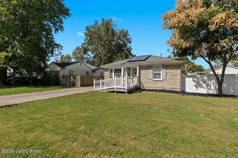 10408 La Plaza Dr, Louisville, KY 40272