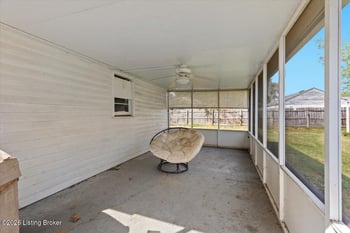10408 La Plaza Dr, Louisville, KY 40272