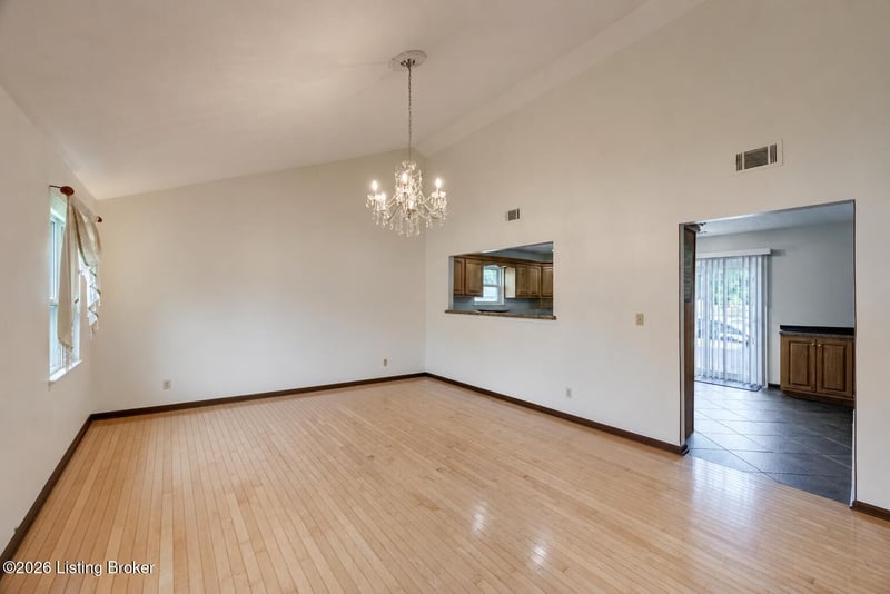 10408 Vantage Rd, Jeffersontown, KY 40299