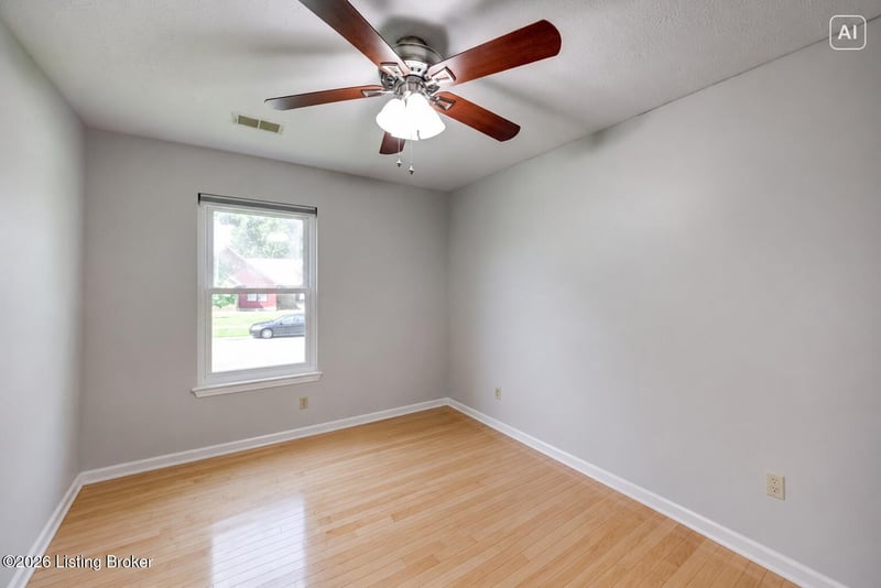 10408 Vantage Rd, Jeffersontown, KY 40299