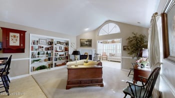 10430 Pine Glen Cir, Louisville, KY 40291