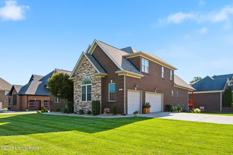 10437 Vista Hills Blvd, Louisville, KY 40291
