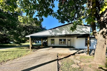 105 Hayward Rd, Vine Grove, KY 40175