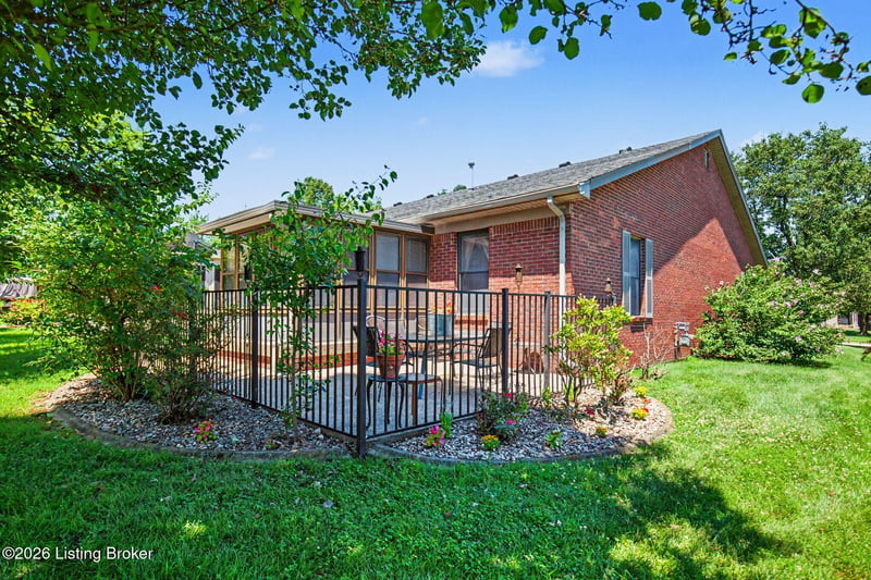105 Huron Ct, Shepherdsville, KY 40165
