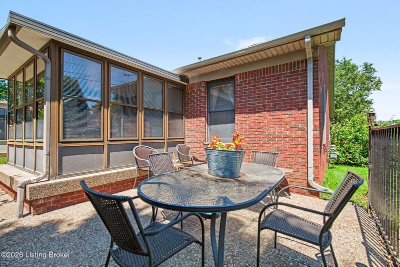 105 Huron Ct, Shepherdsville, KY 40165