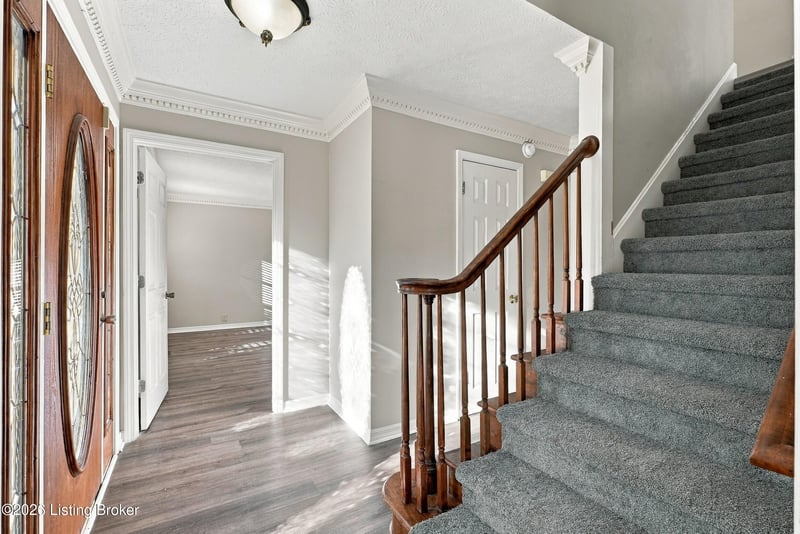 10500 Waycross Ave, Louisville, KY 40229