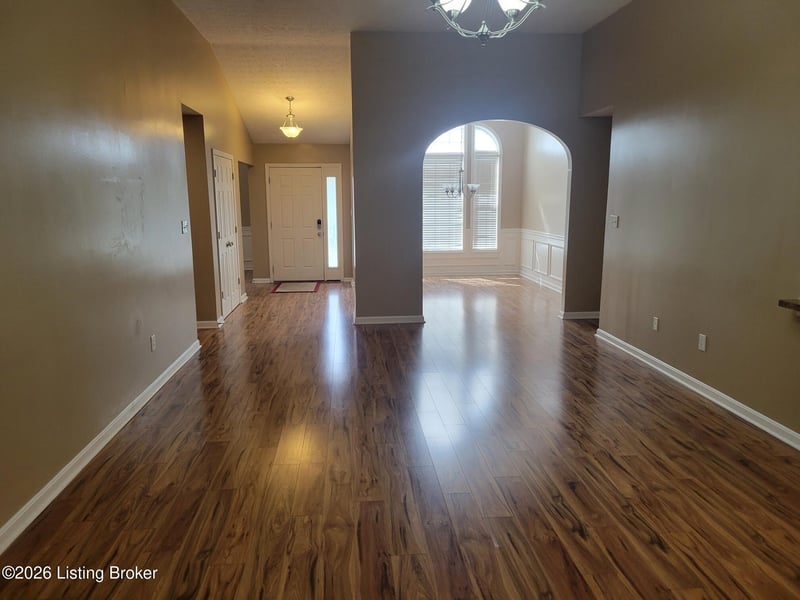 10507 Waycross Ave, Louisville, KY 40229