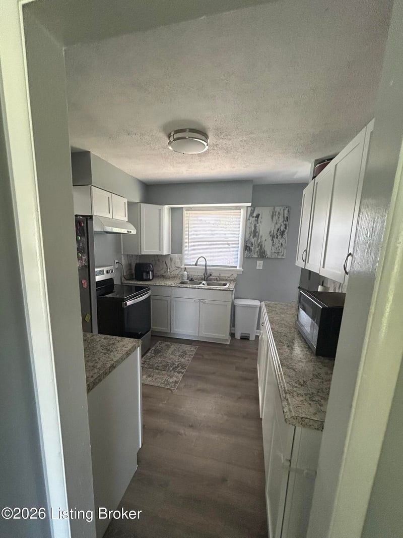 10508 Torrington Rd, Louisville, KY 40272
