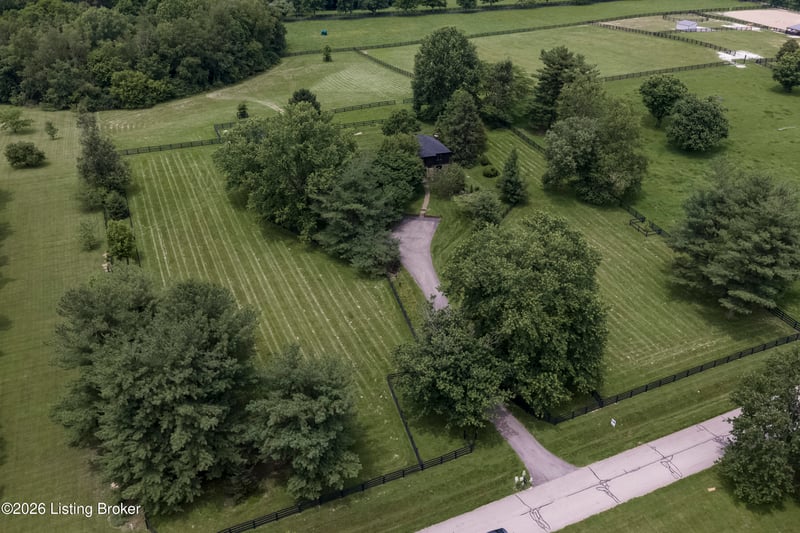 10511 Buckeye Tc, Goshen, KY 40026