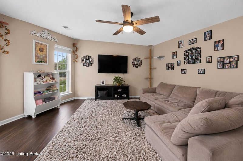 10514 Harrogate Ct, Louisville, KY 40229