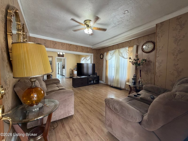 1052 Bluegrass Ave, Louisville, KY 40215