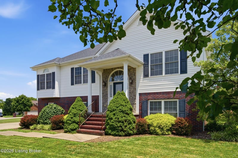 1052 Running Brook Dr, Lawrenceburg, KY 40342