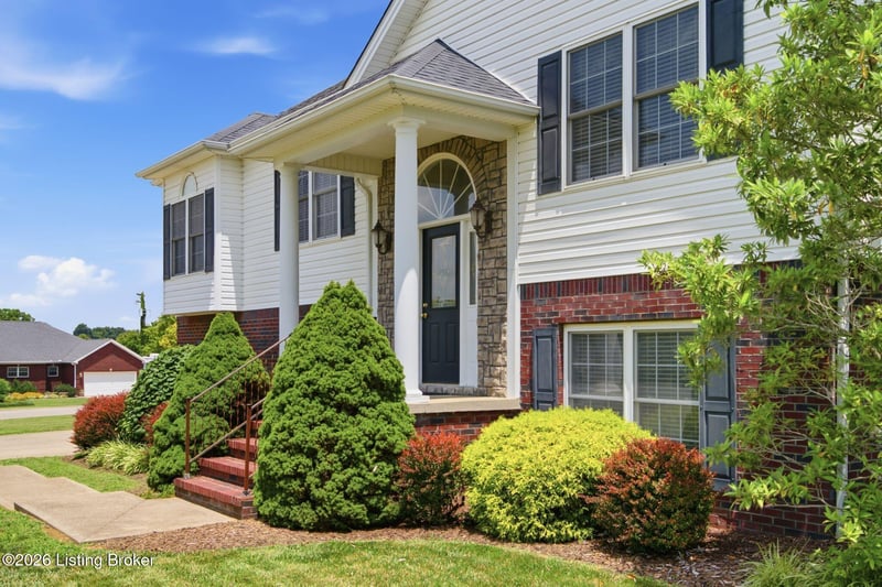 1052 Running Brook Dr, Lawrenceburg, KY 40342
