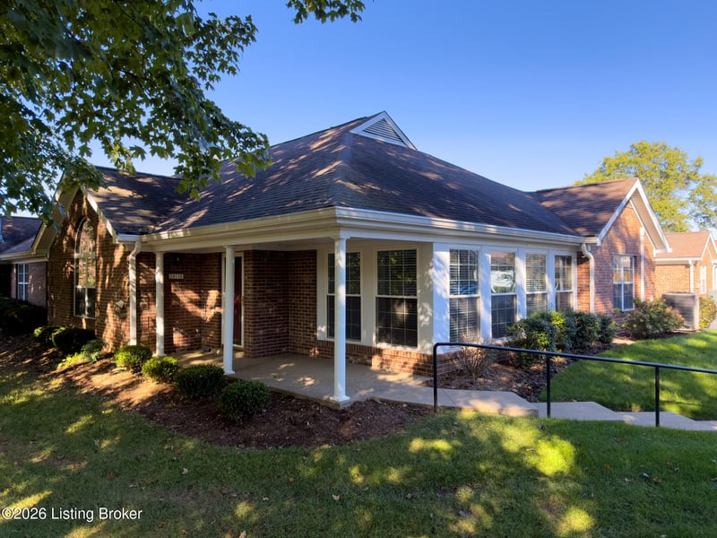 10536 Eagle Pines Ln, Louisville, KY 40223